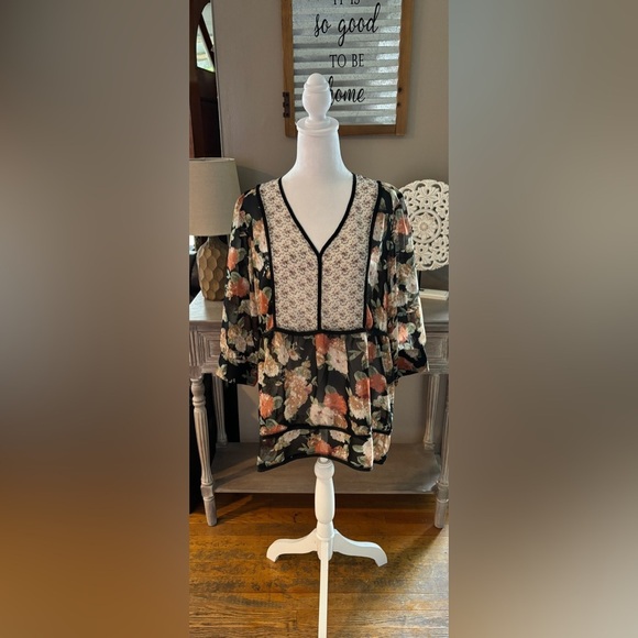 Simply Noelle Floral Tunic - Picture 1 of 9